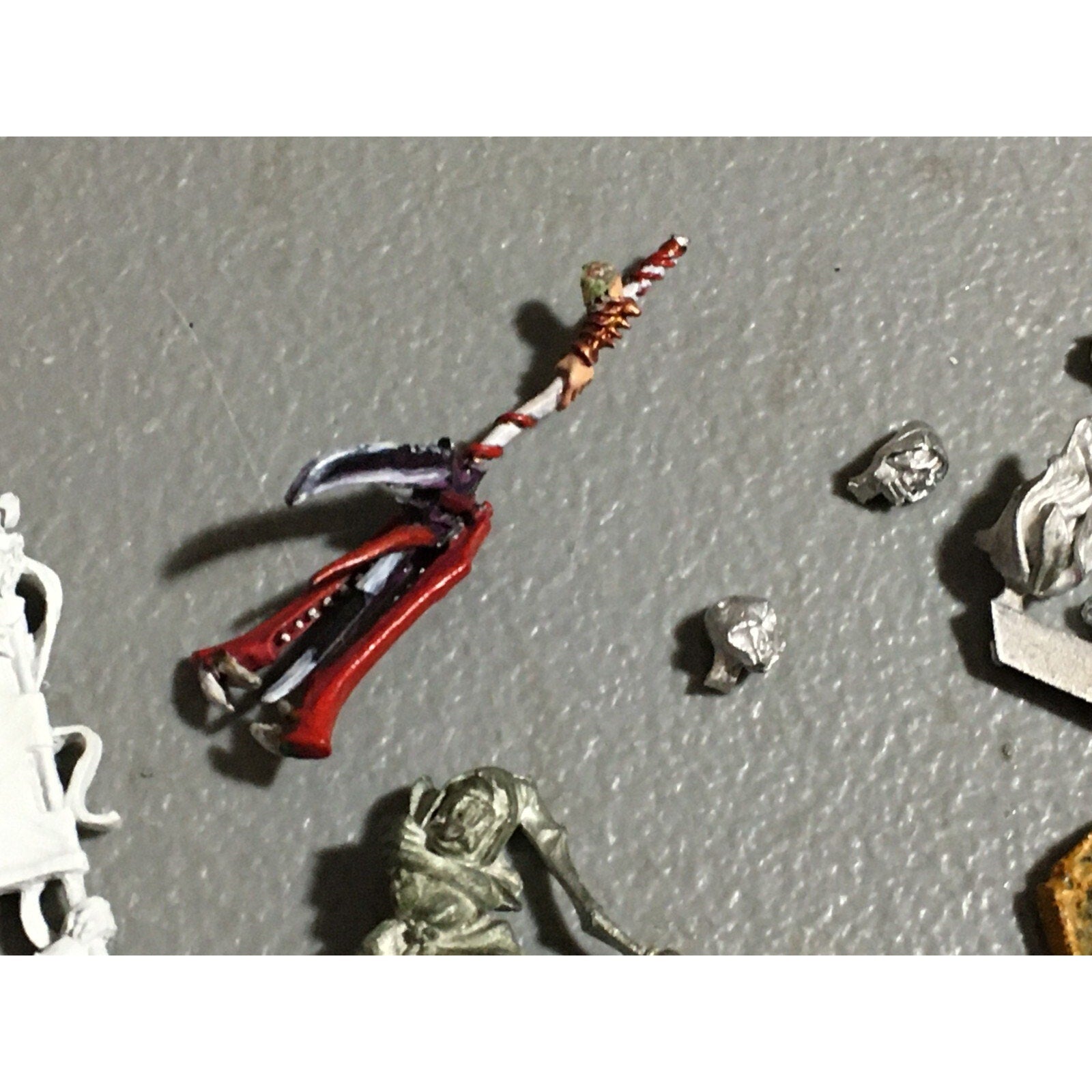 A22408 WARHAMMER FANTASY MIXED METAL BITS LOT HEADS ARMS WEAPONS GW