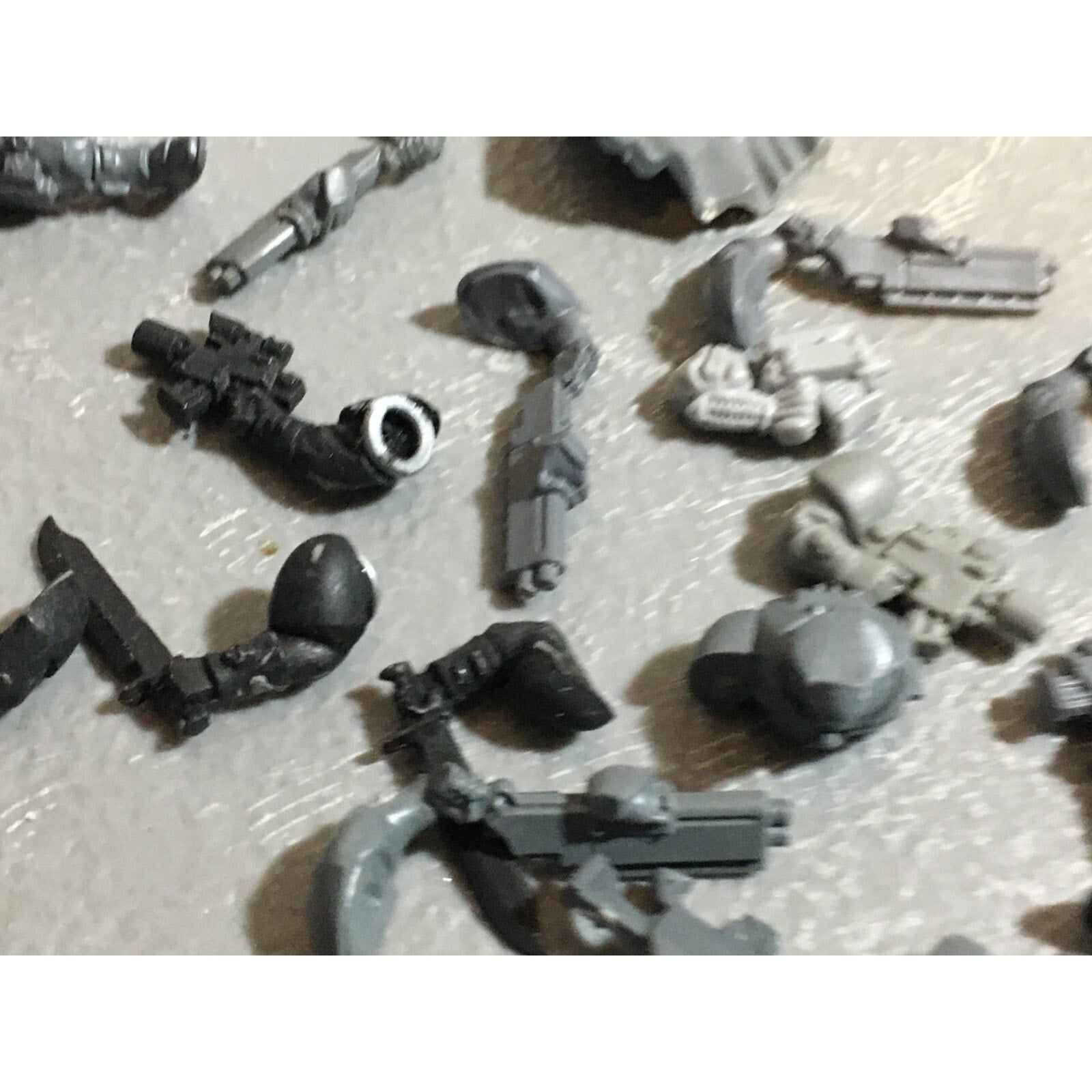 A21068 WARHAMMER 40K SPACE MARINES BITS LOT SCOUTS SHOTGUNS PISTOLS HEADS