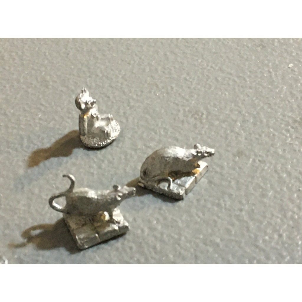 A32522 UNKNOWN METAL MINIATURES FAMILIAR? RAT TEDDY BEAR TABLETOP