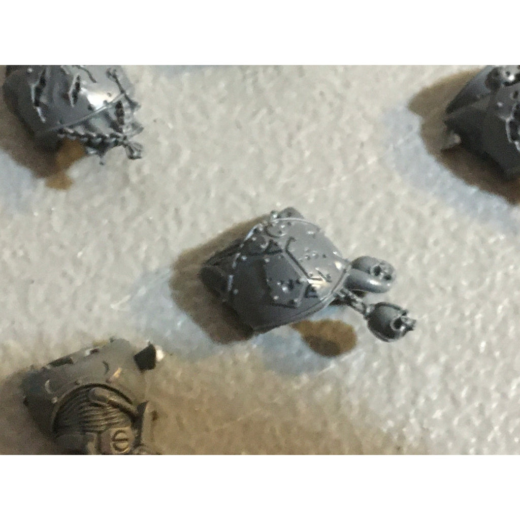 A31439 WARHAMMER 40K DEATH GUARD BITS LOT PLAGUE MARINE CHEST GW CHAOS MARINES