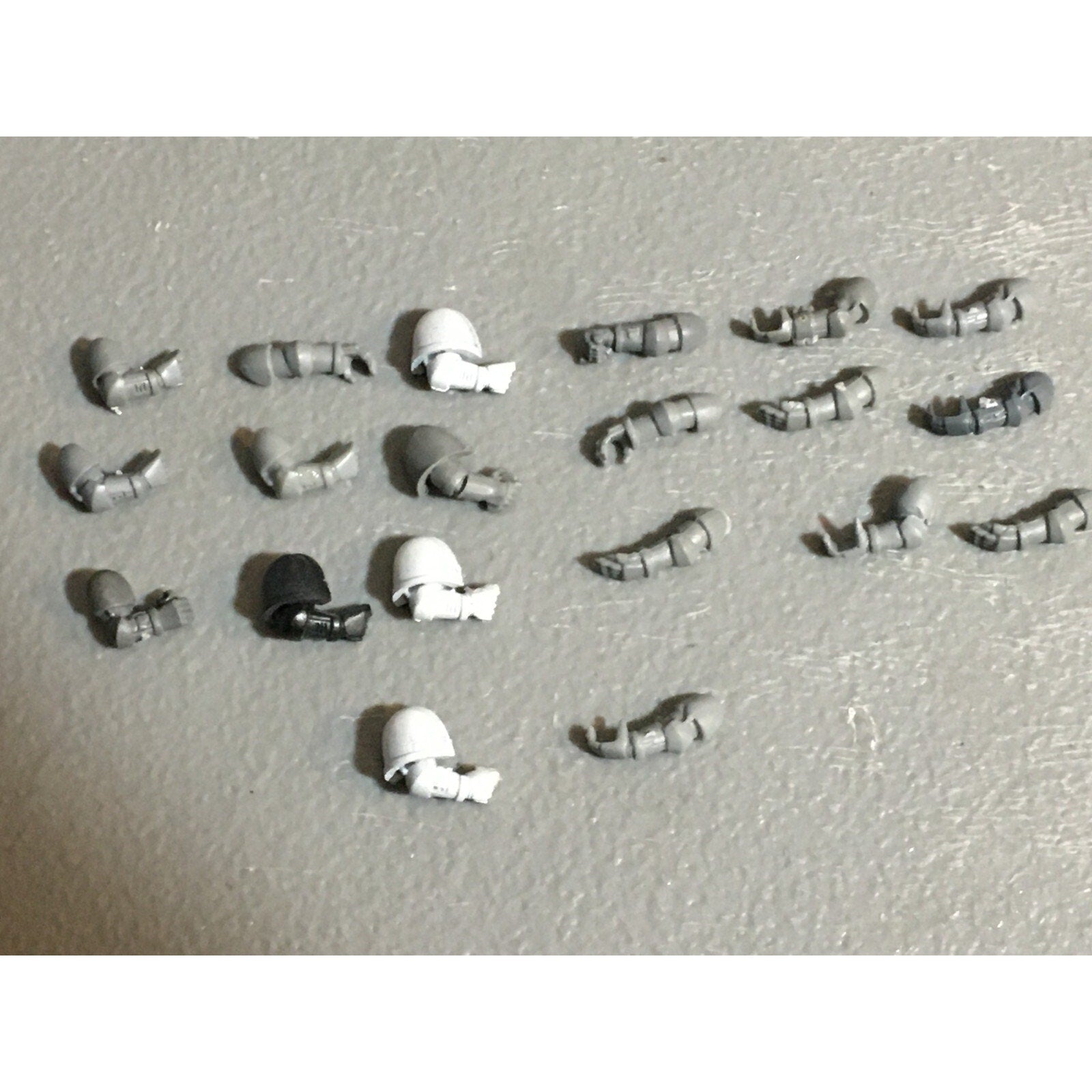 A22996 WARHAMMER 40K SPACE MARINES BITS LOT ARMS GW GAMES WORKSHOP
