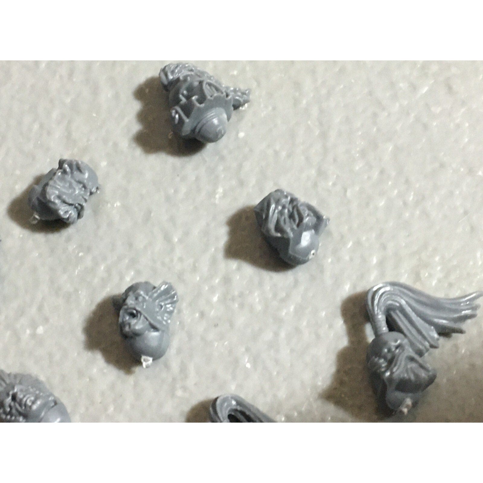 A22547 WARHAMMER 40K SPACE MARINES WOLVES BITS LOT HEADS GAMES WORKSHOP GW