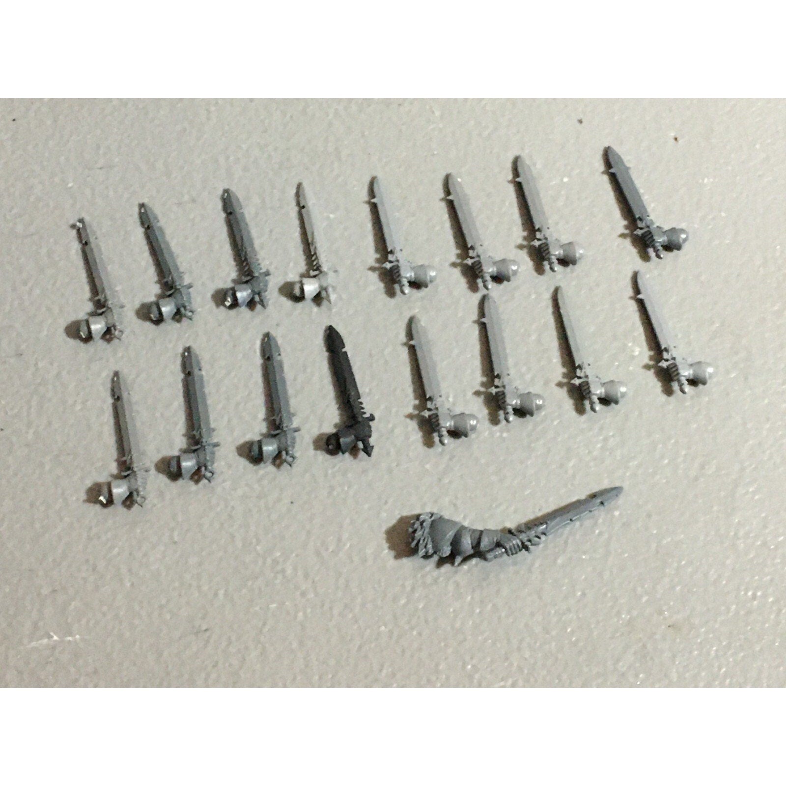 A22218 WARHAMMER FANTASY CHAOS MORTALS BITS LOT SWORD HANDS GAMES WORKSHOP