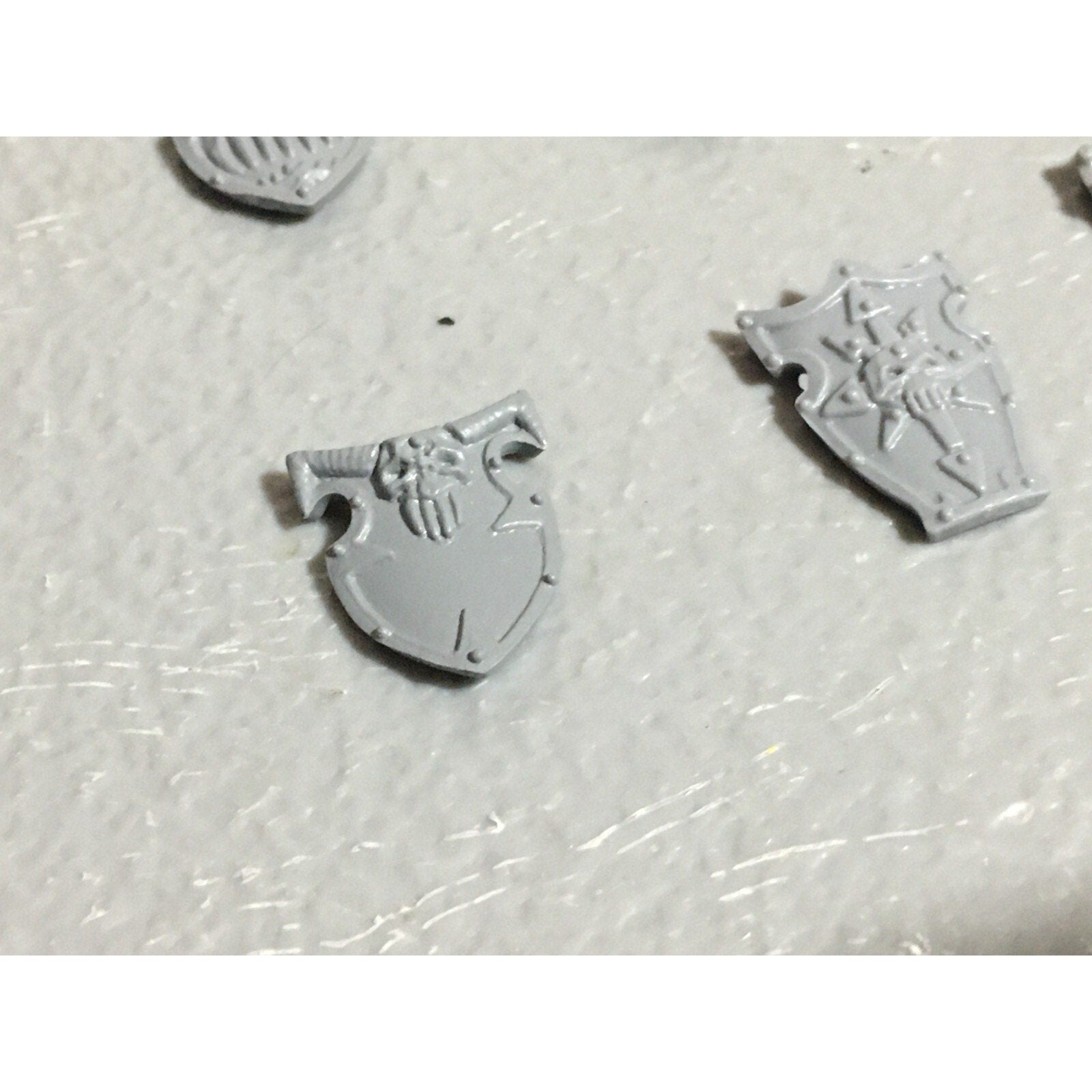 A22248 WARHAMMER FANTASY CHAOS MORTALS BITS LOT WARRIORS KNIGHTS SHIELDS GW OOP