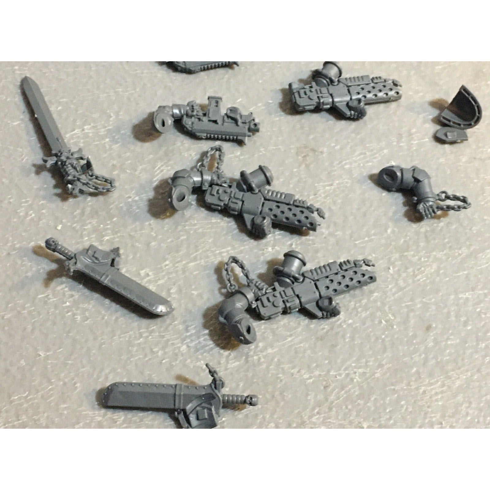 A29481 WARHAMMER 40K SPACE MARINES BLACK TEMPLARS BITS LOT BOLTER SWORD ARM GW