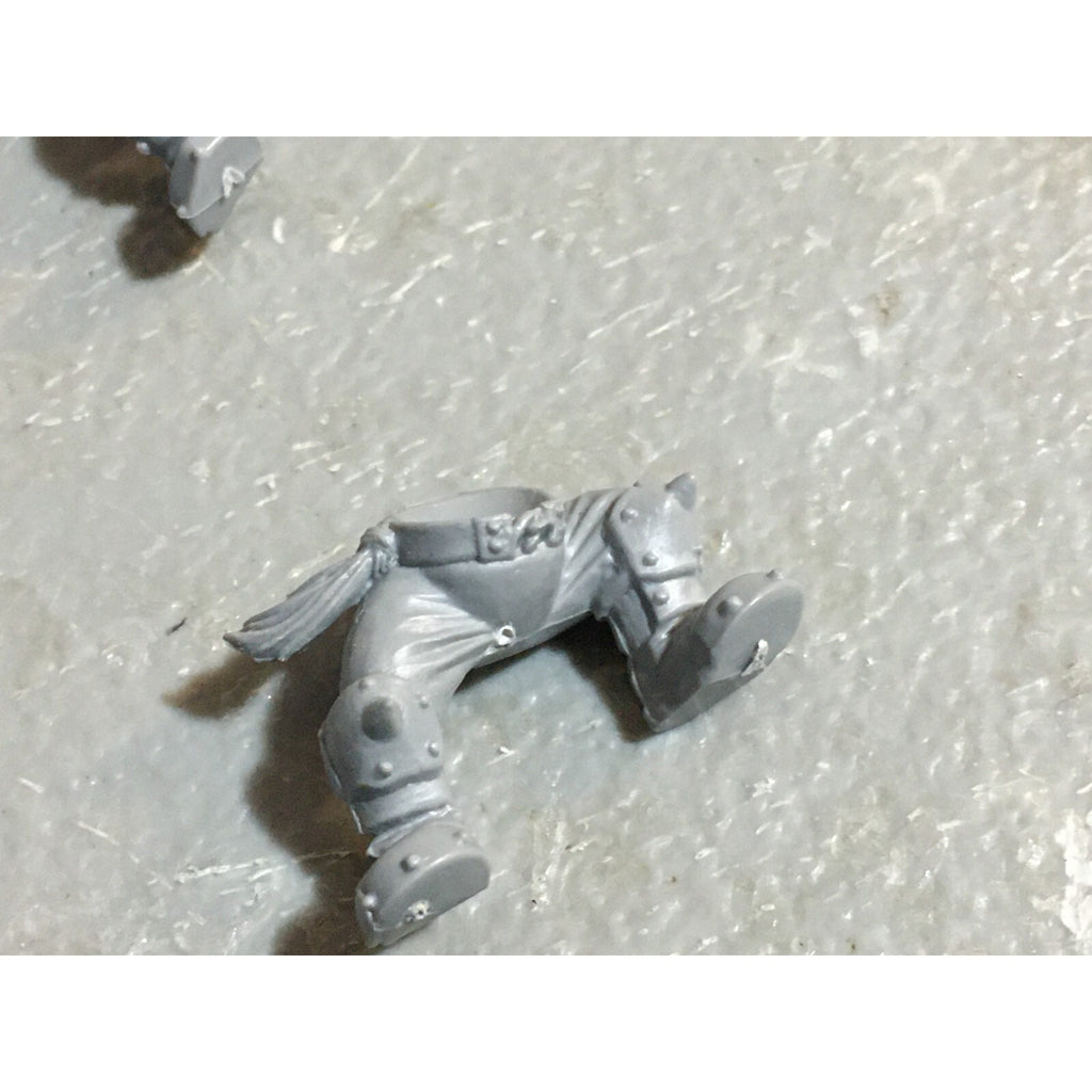 A23397 WARHAMMER FANTASY ORCS & GOBLINS BITS LOT ORC TORSOS LEGS ICONS GW