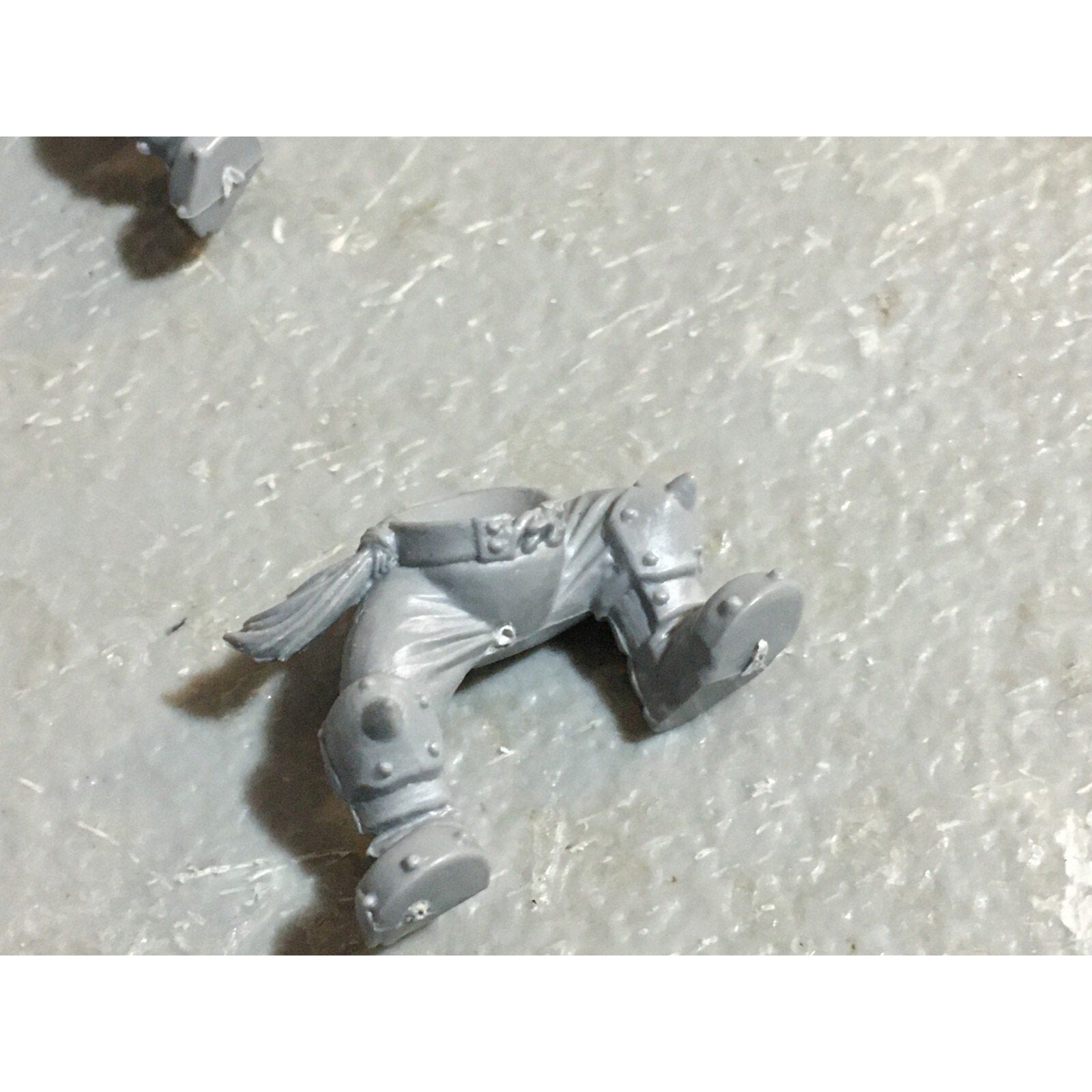 A23397 WARHAMMER FANTASY ORCS & GOBLINS BITS LOT ORC TORSOS LEGS ICONS GW