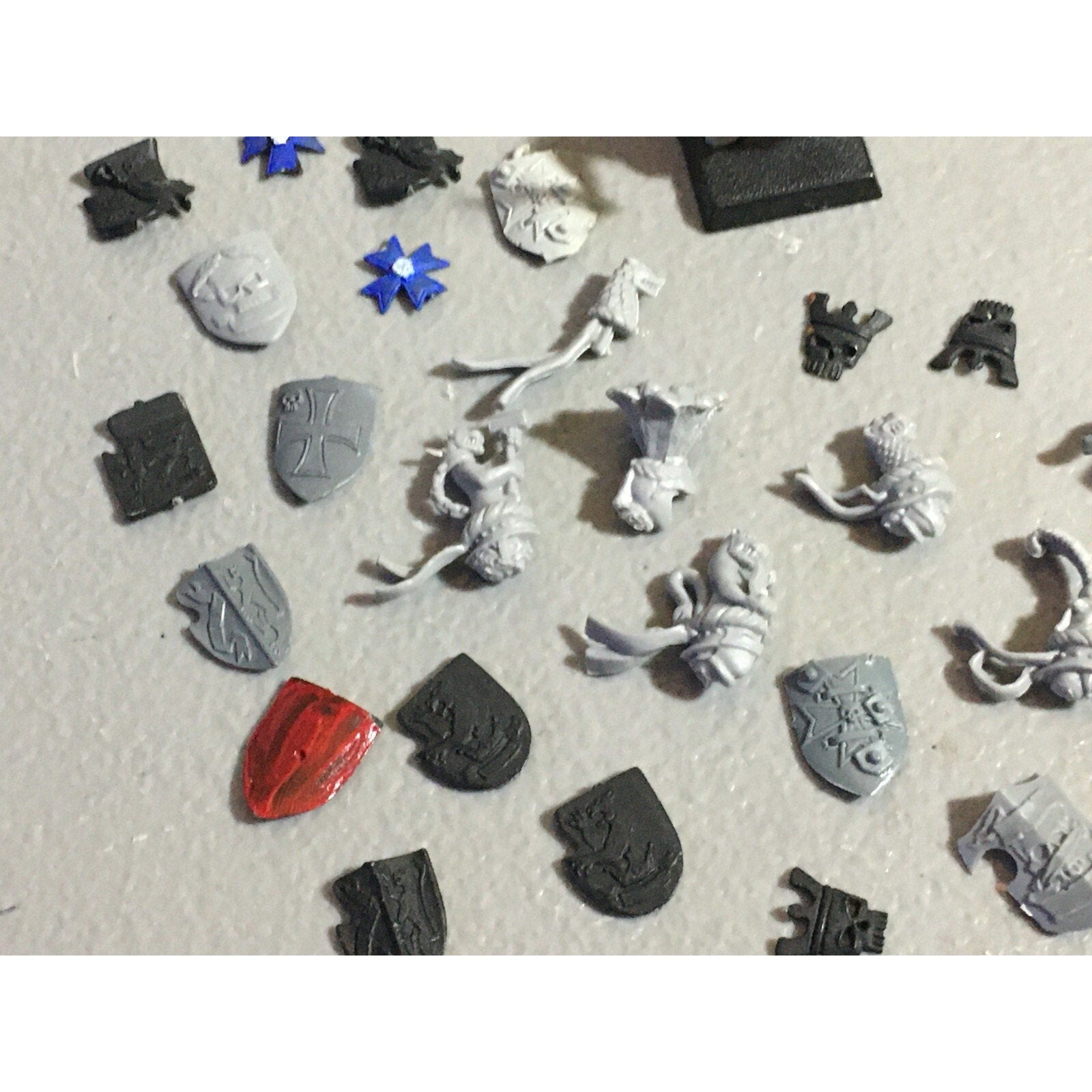 A22076 WARHAMMER FANTASY EMPIRE BITS LOT MIXED SHIELDS GAMES WORKSHOP GW