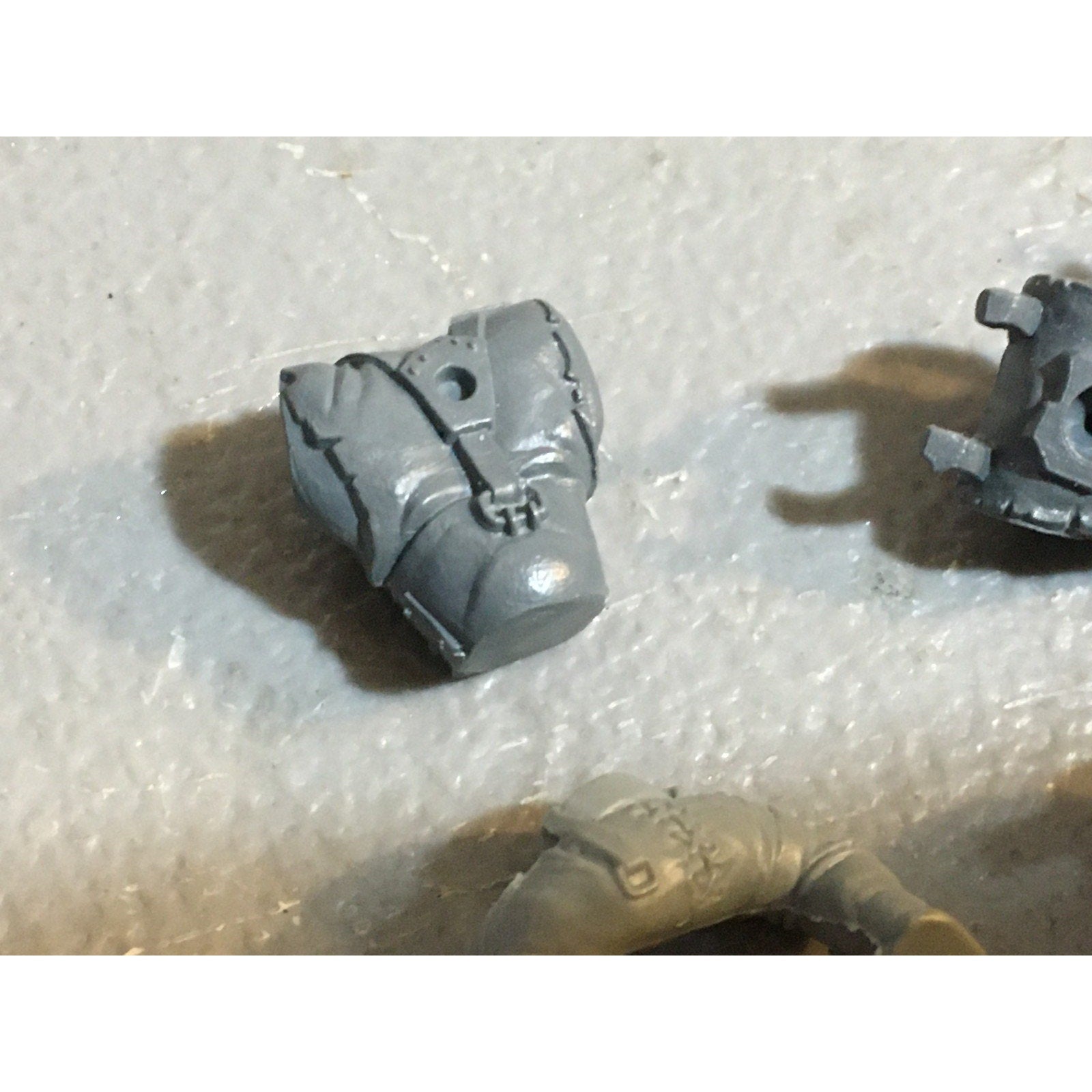 A33561 WARHAMMER 40K SPACE ORKS BITS LOT TORSO CHEST LEGS GW GAMES WORKSHOP