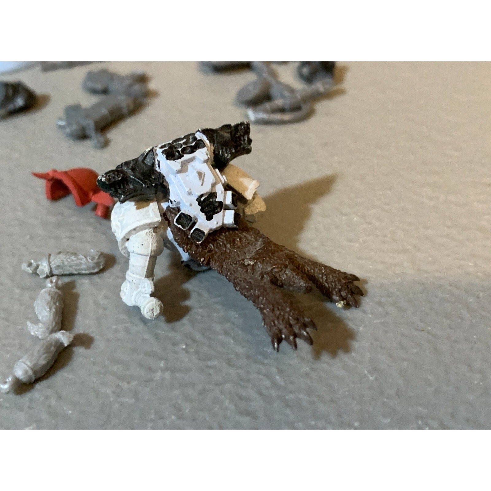 A22913 WARHAMMER 40K SPACE MARINES SPACE WOLVES BITS LOT WOLF TAILS HEADS