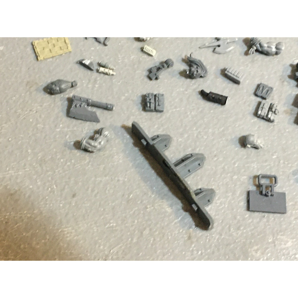 A33119 WARHAMMER 40K SPACE ORKS BITS LOT MIXED RANDOM GW GAMES WORKSHOP
