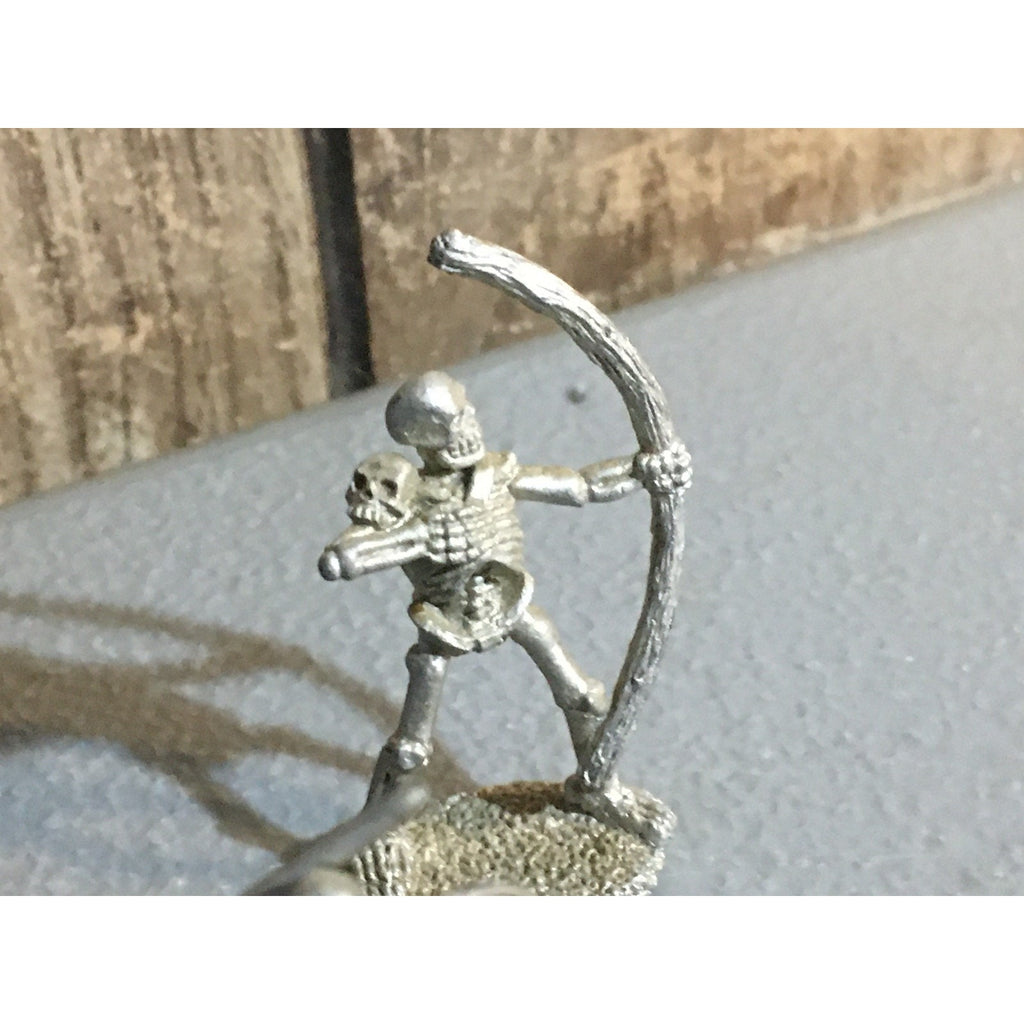 A32570 UNKNOWN MINIATURES METAL MINIATURES LOT SKELETON 4 PK + WRAITH