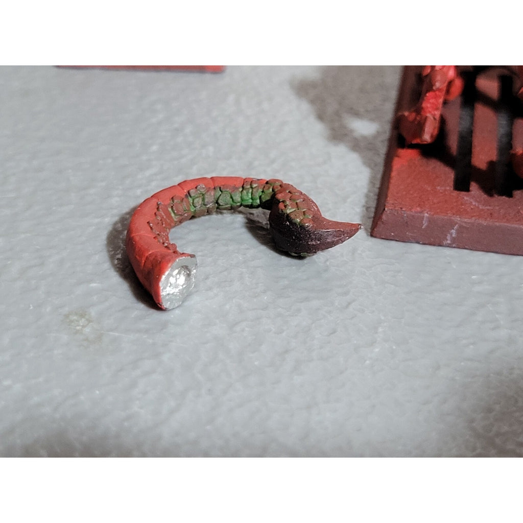 A18131 WARHAMMER 40K CHAOS DAEMONS METAL FLESH HOUNDS OF KHORNE MISS 1 HEAD