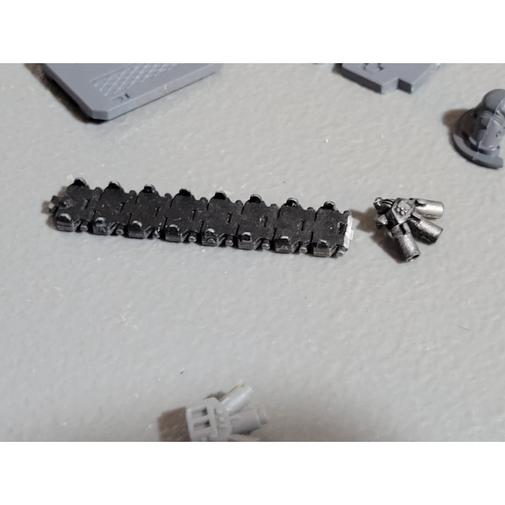 A18905 WARHAMMER 40K SPACE MARINES BITS LOT TANK VEHICLE RHINO RAZORBACK PRED