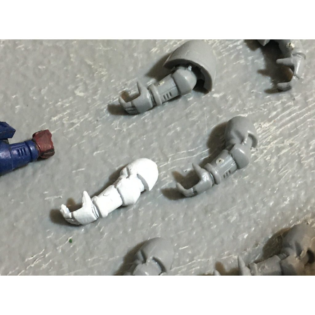 A22968 WARHAMMER 40K SPACE MARINES BITS LOT ARMS BOLTERS GAMES WORKSHOP GW