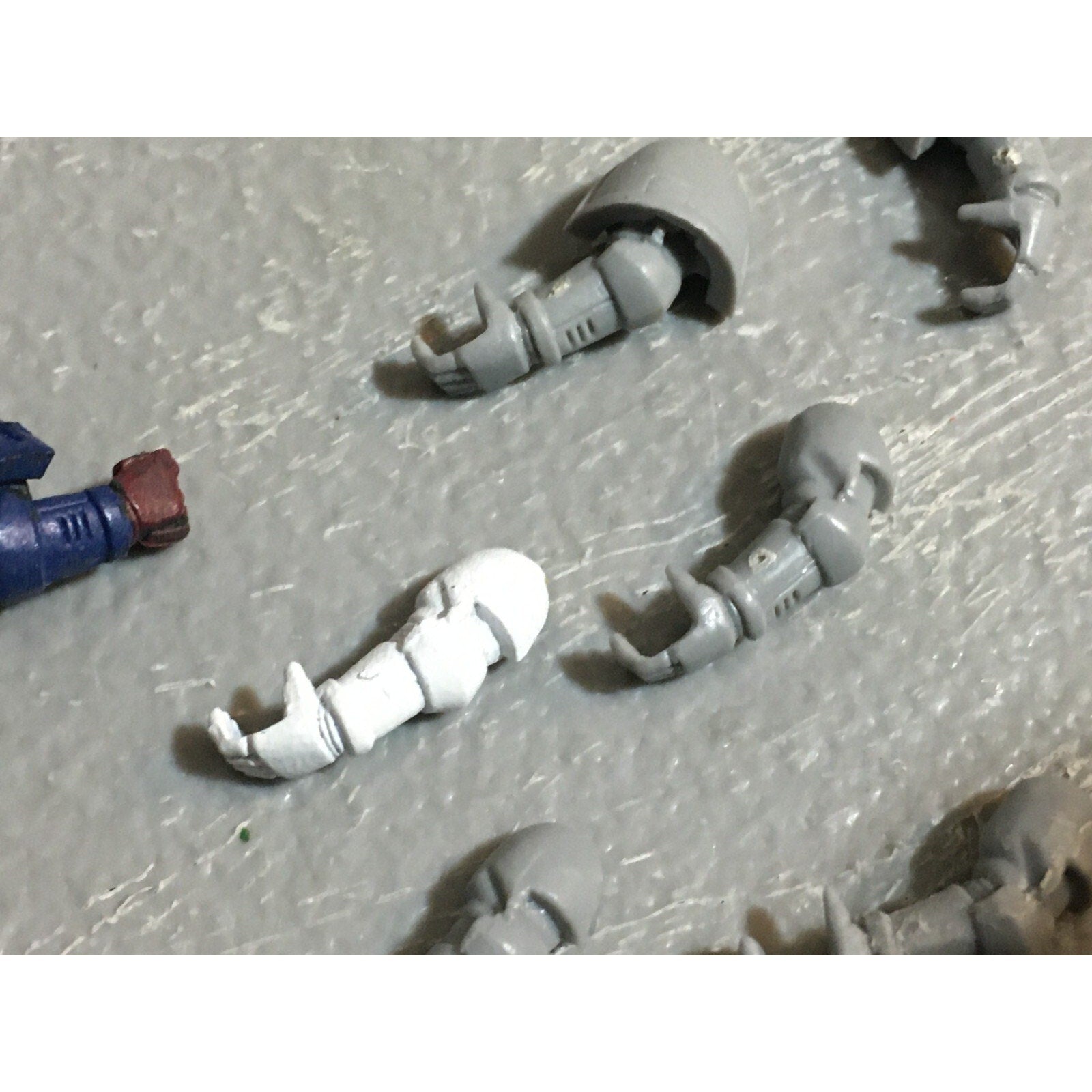 A22968 WARHAMMER 40K SPACE MARINES BITS LOT ARMS BOLTERS GAMES WORKSHOP GW