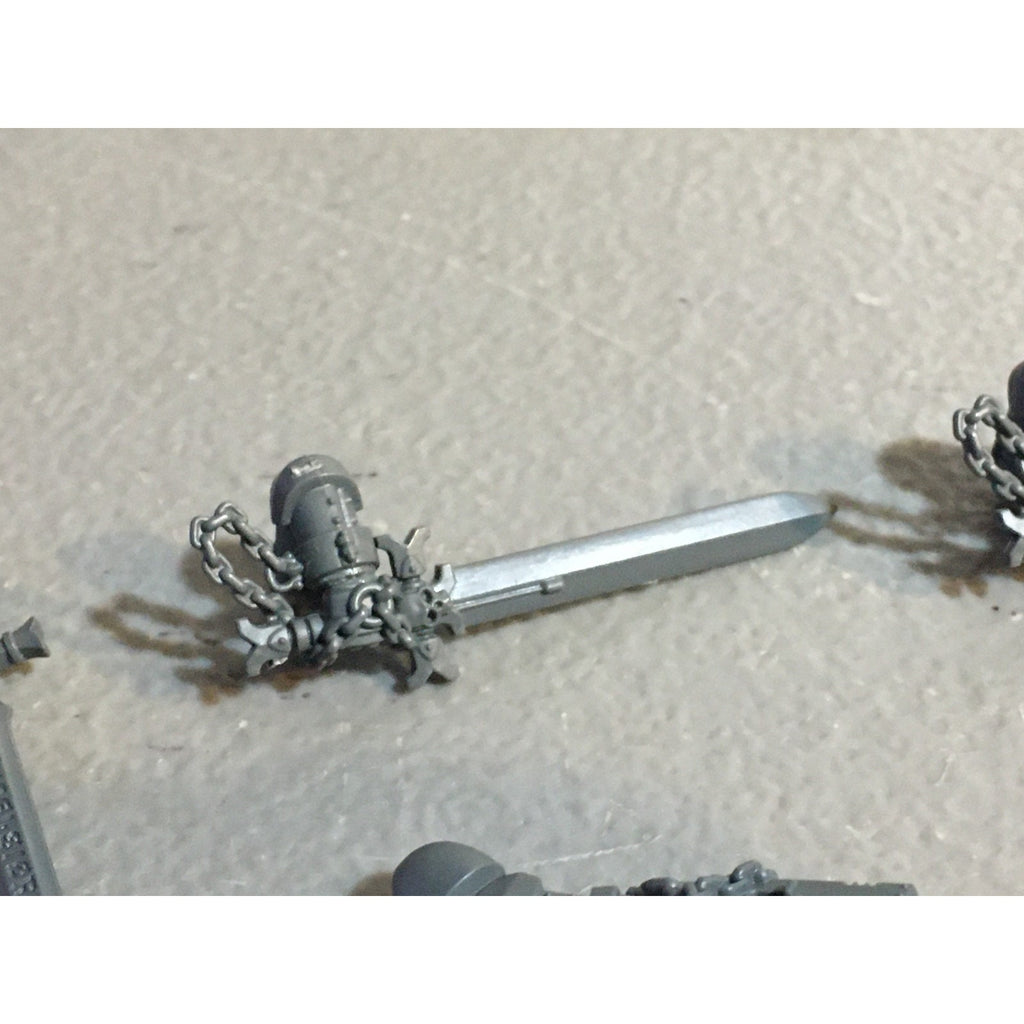 A29439 WARHAMMER 40K SPACE MARINES BLACK TEMPLARS BITS LOT ARMS BOLTER SWORD GW