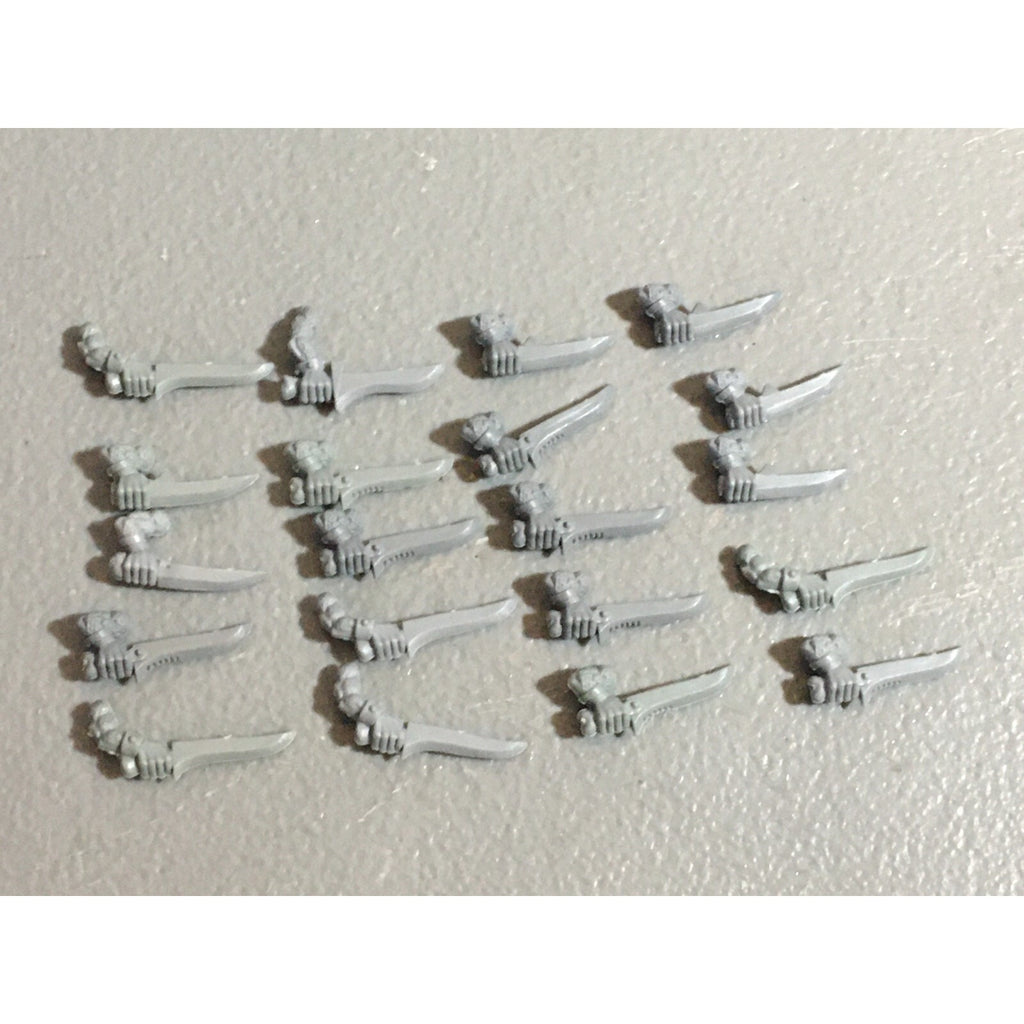 A22298 WARHAMMER FANTASY SKAVEN BITS LOT SWORD ARMS GAMES WORKSHOP GW