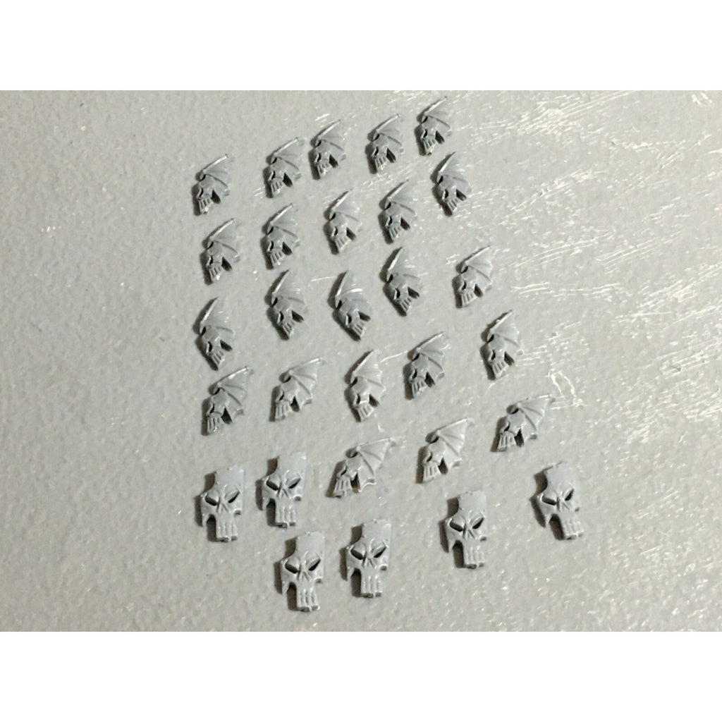 A22068 WARHAMMER FANTASY DARK ELVES BITS LOT SHIELD ICONS GAMES WORKSHOP GW