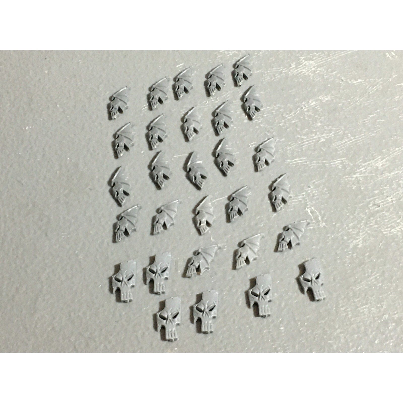 A22068 WARHAMMER FANTASY DARK ELVES BITS LOT SHIELD ICONS GAMES WORKSHOP GW