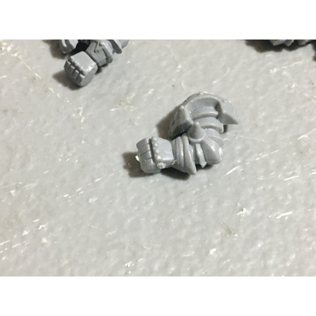 A22716 WARHAMMER FANTASY CHAOS MORTALS WARRIORS BITS LOT OOP ARMS HEADS GW
