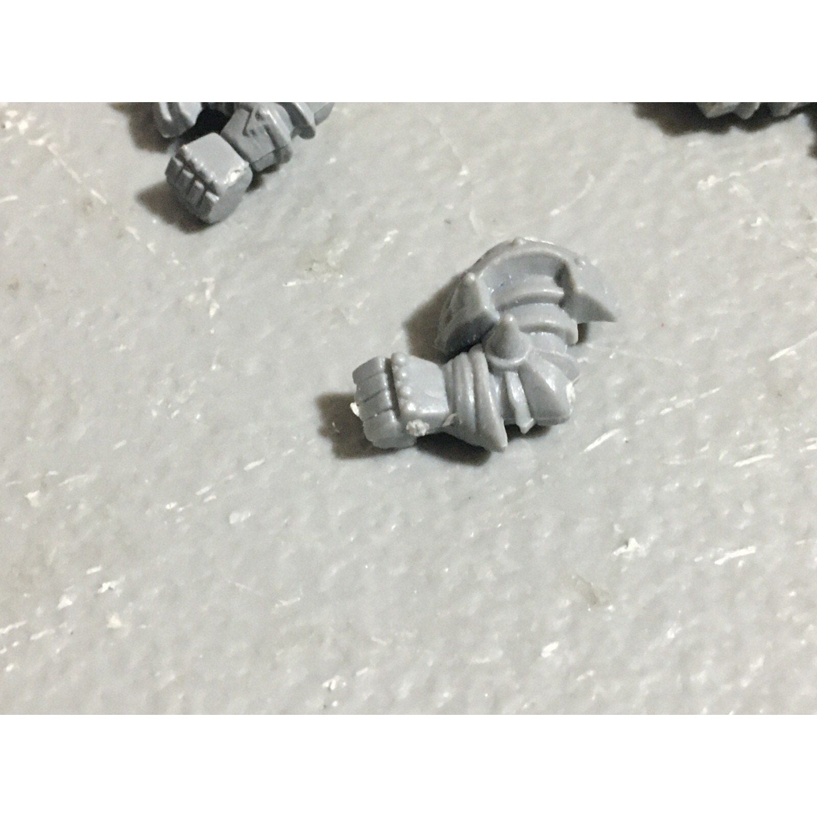 A22716 WARHAMMER FANTASY CHAOS MORTALS WARRIORS BITS LOT OOP ARMS HEADS GW