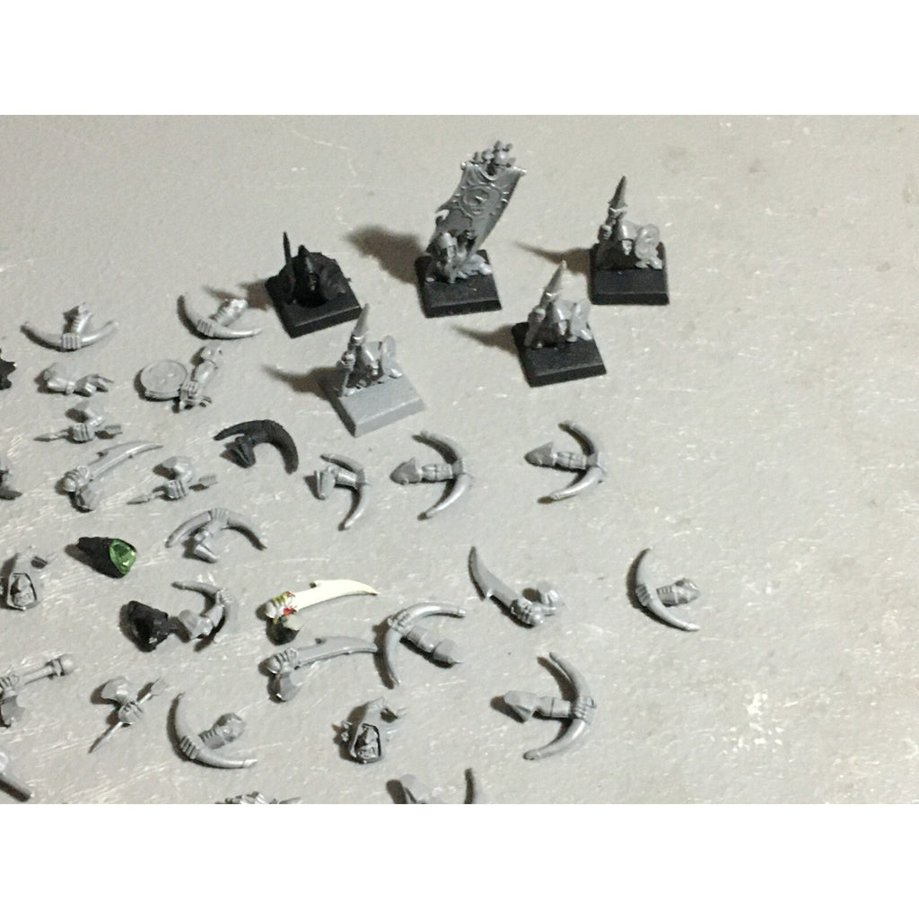 A22618 WARHAMMER FANTASY ORCS & GOBLINS BITS LOT NIGHT GOBLIN MIXED GW