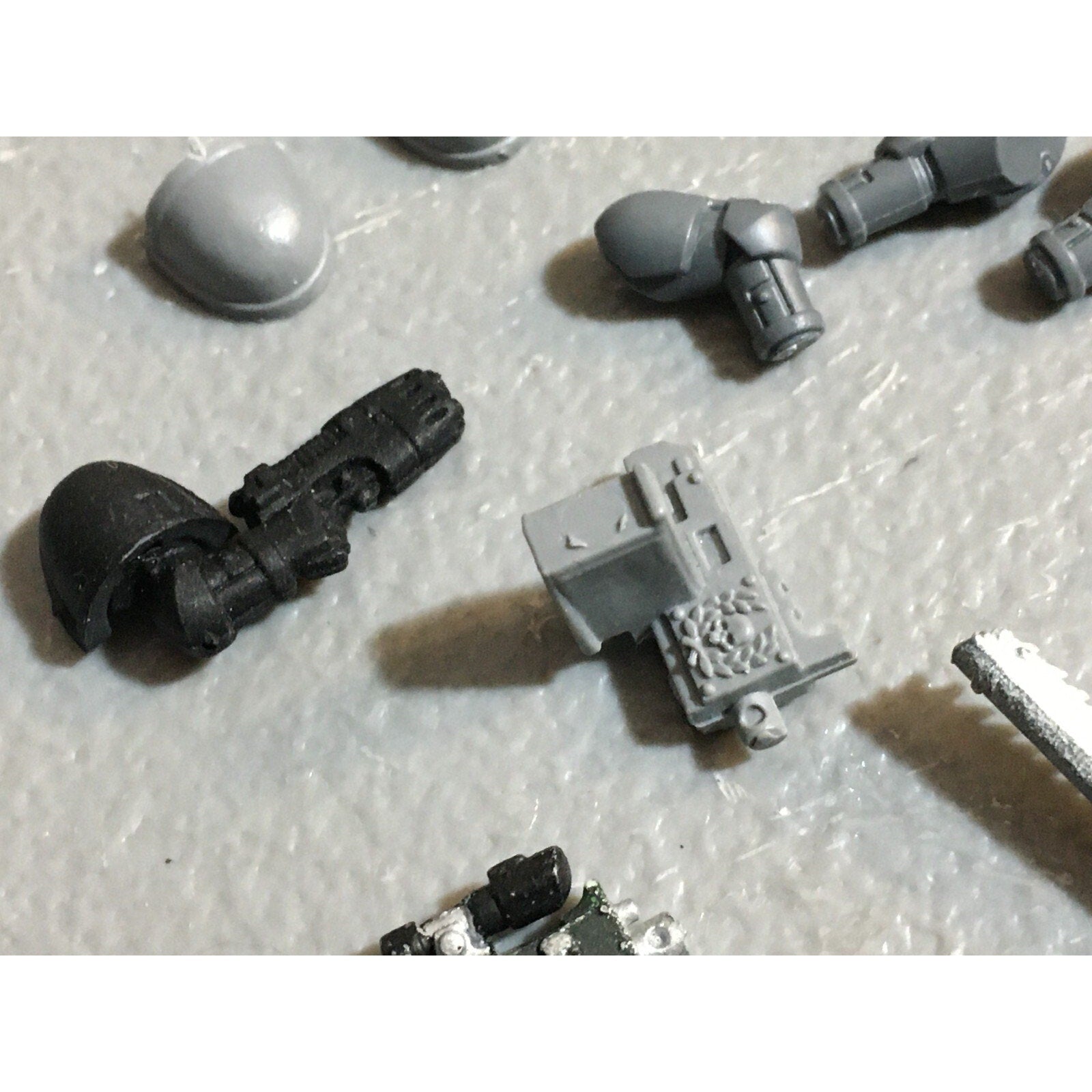 A23259 WARHAMMER 40K SPACE MARINES BITS LOT ARMS GAMES WORKSHOP GW