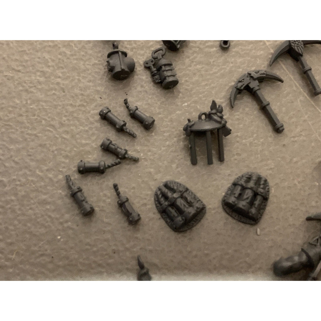 A16701 WARHAMMER AOS FANTASY DWARFS DWARVES MINERS & BITS LOT