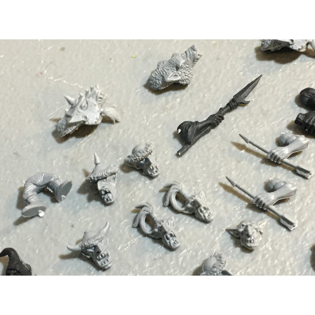 A27514 WARHAMMER FANTASY ORCS & GOBLINS BITS LOT SHIELDS BOWS HEADS GW