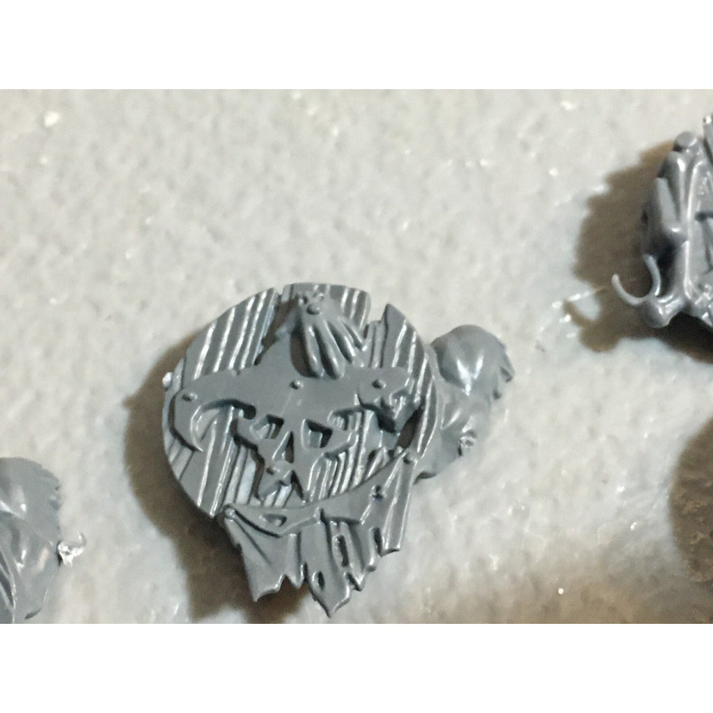 A23096 WARHAMMER FANTASY CHAOS BEASTMEN BITS LOT GOR SHIELDS GAMES WORKSHOP