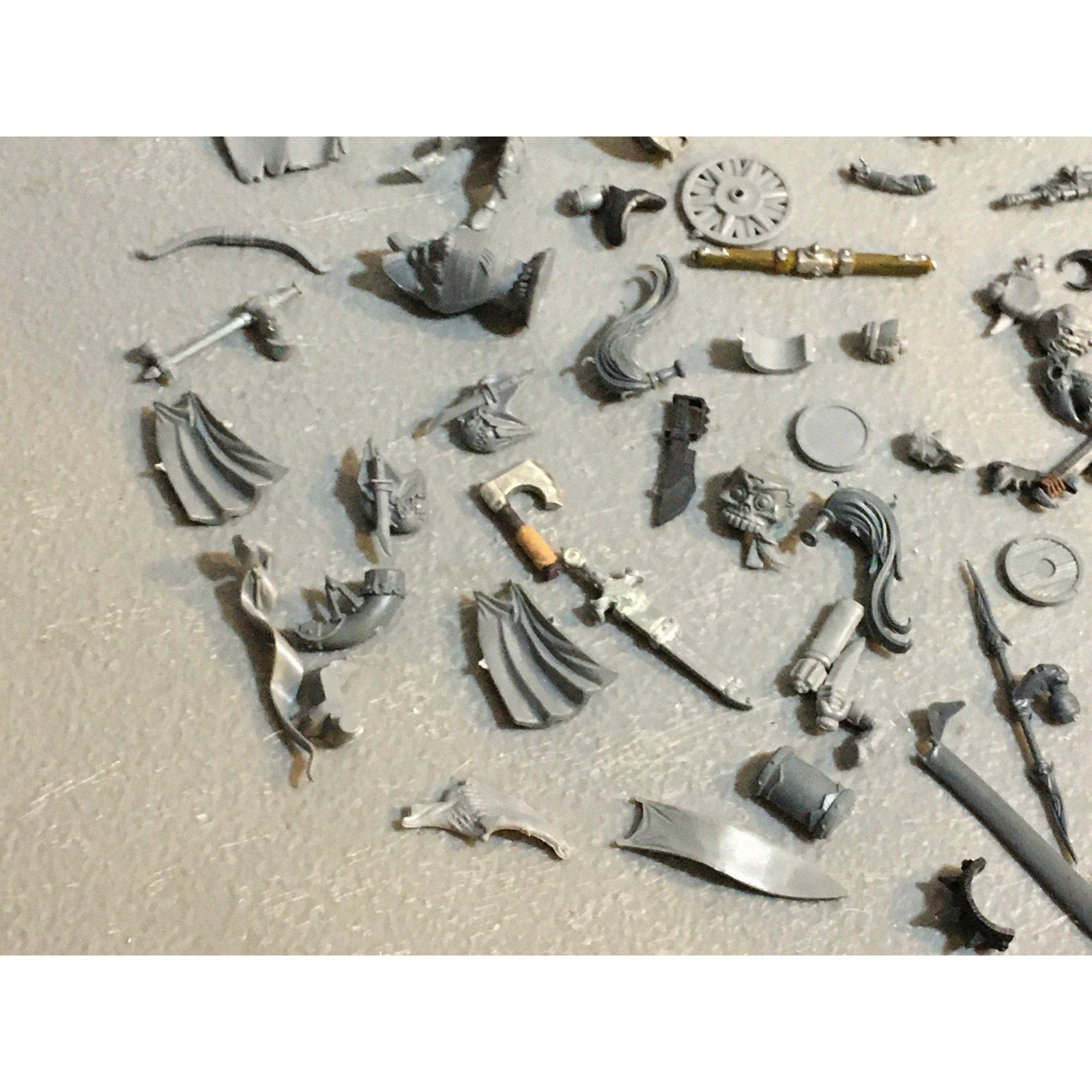 A29617 WARHAMMER FANTASY AOS MIXED BITS LOT BANNER SHIELD CLOAK GW