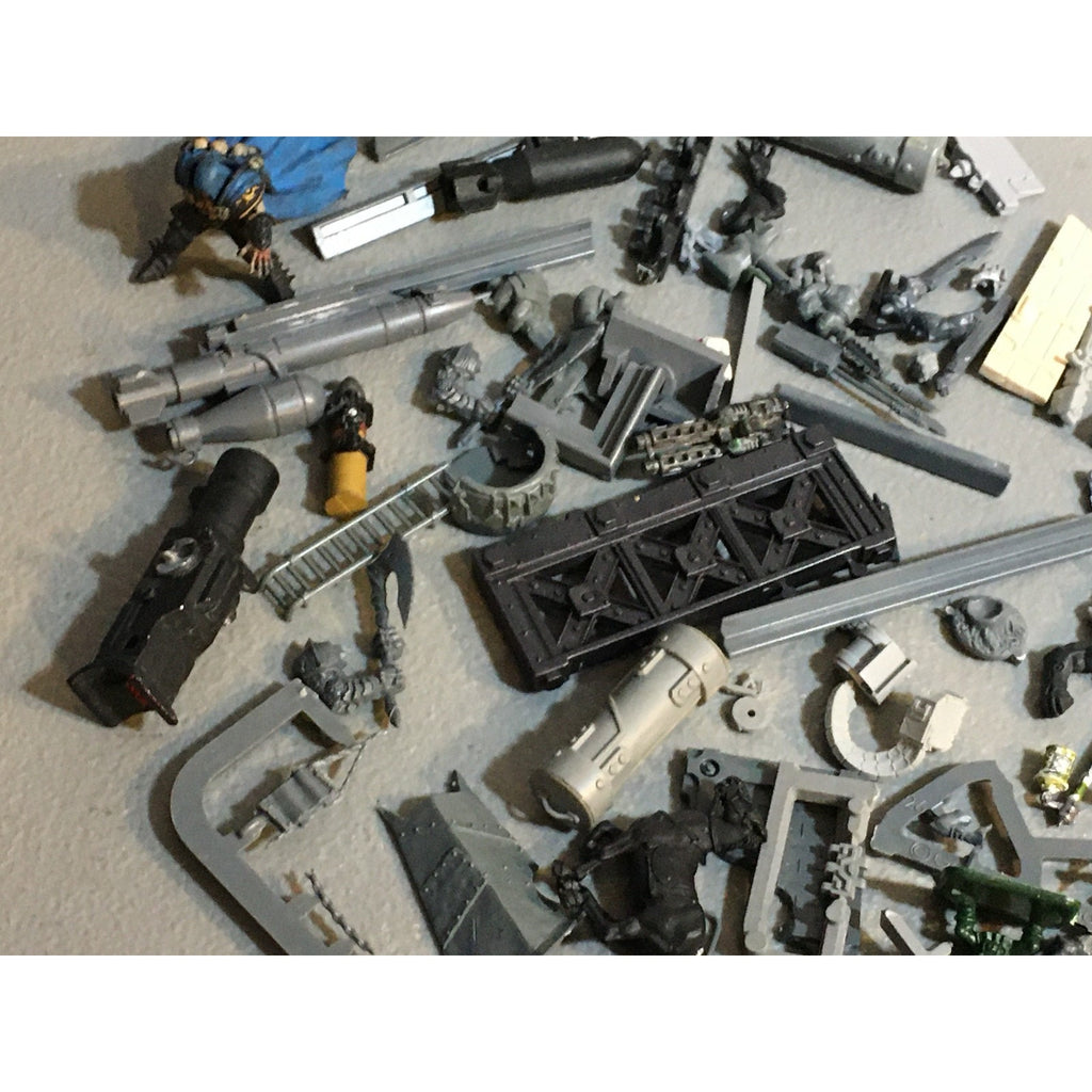 A29636 WARGAMING RANDOM MIXED BITS LOT SOME TERRAIN UNKNOWN PLASTIC