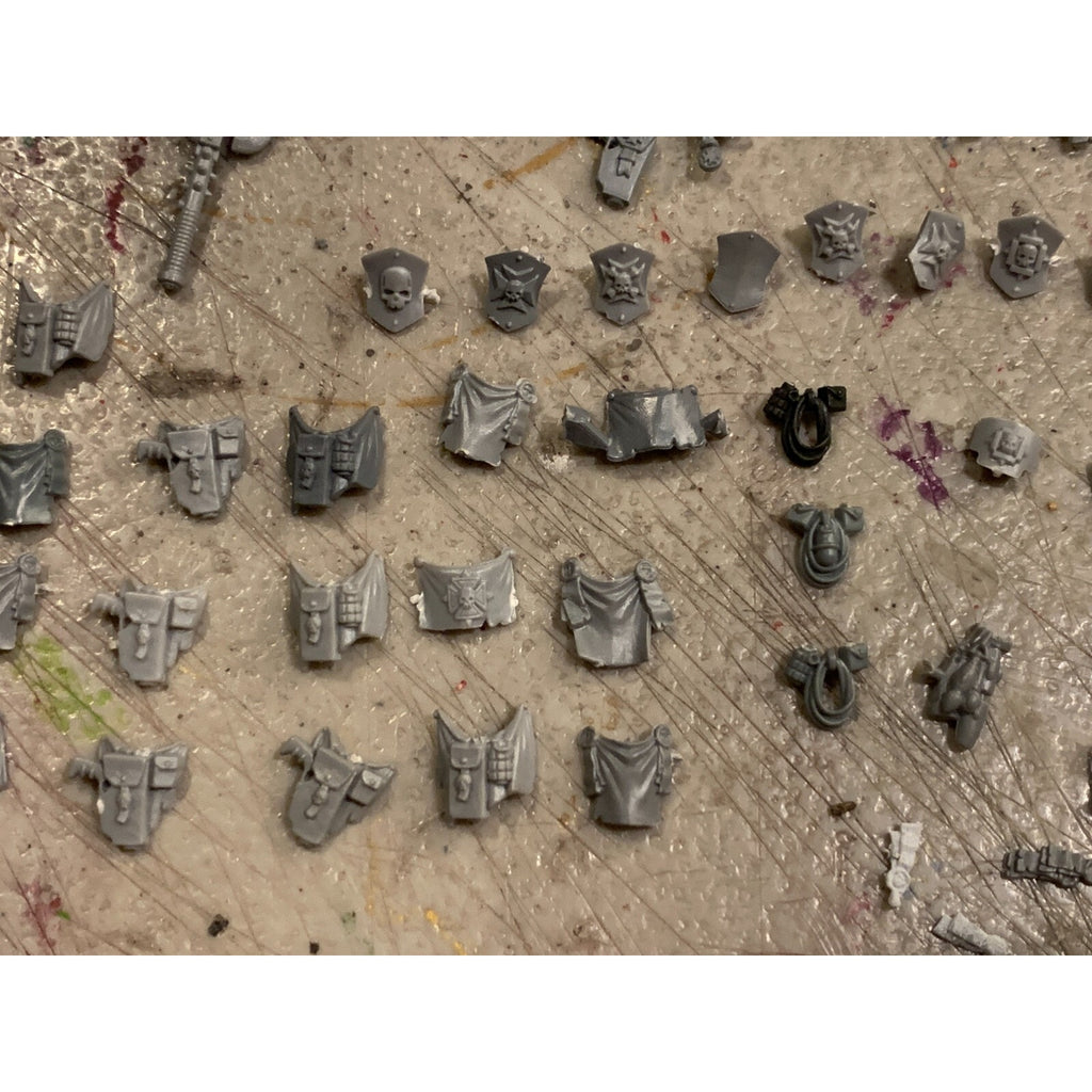 A23192 WARHAMMER 40K SPACE MARINES BITS LOT BLACK TEMPLARS OATHS SHIELD SWORD
