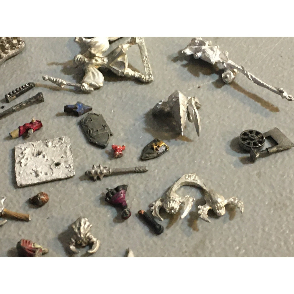 A32590 UNKNOWN MINIATURES METAL BITS LOT SKULL PILE ARM WEAPON CREATURE HEAD