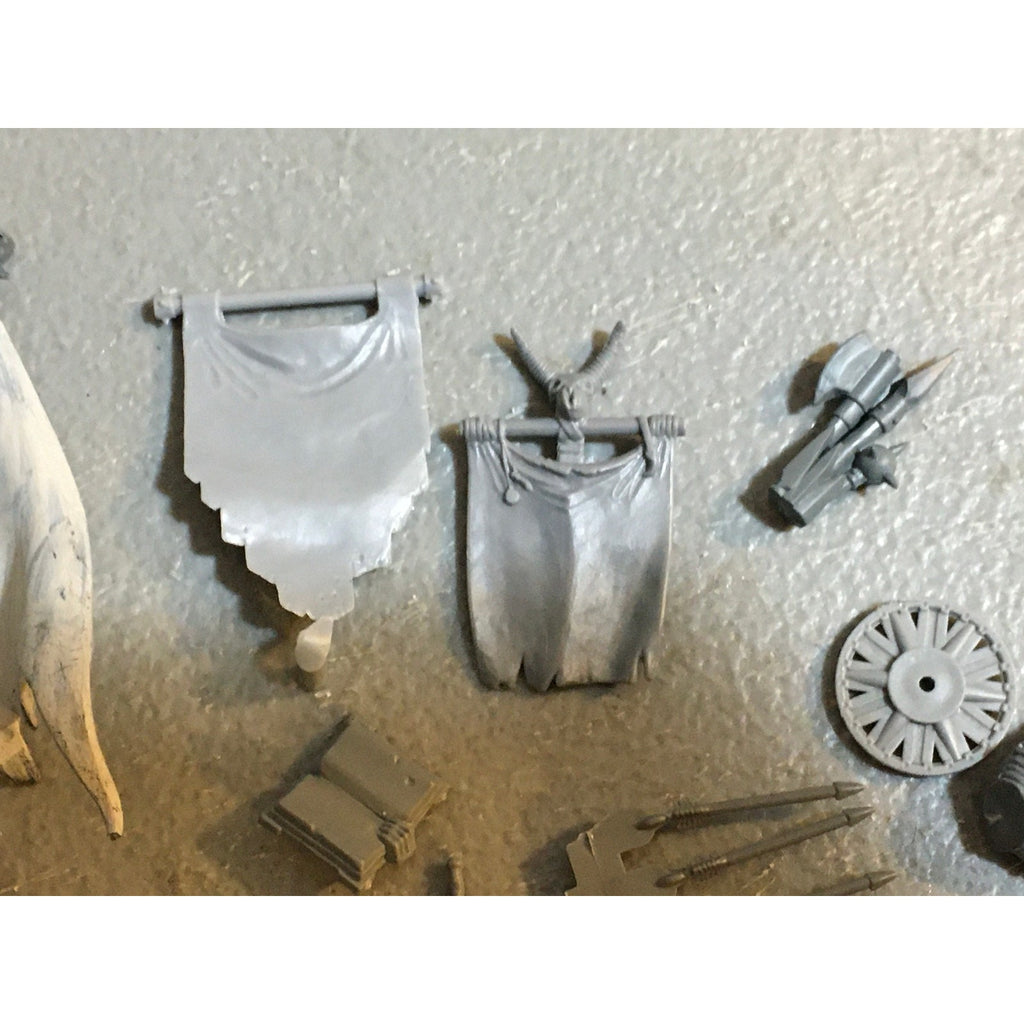 A29616 WARHAMMER FANTASY AOS MIXED BITS LOT BANNER SHIELD CLOAK GW