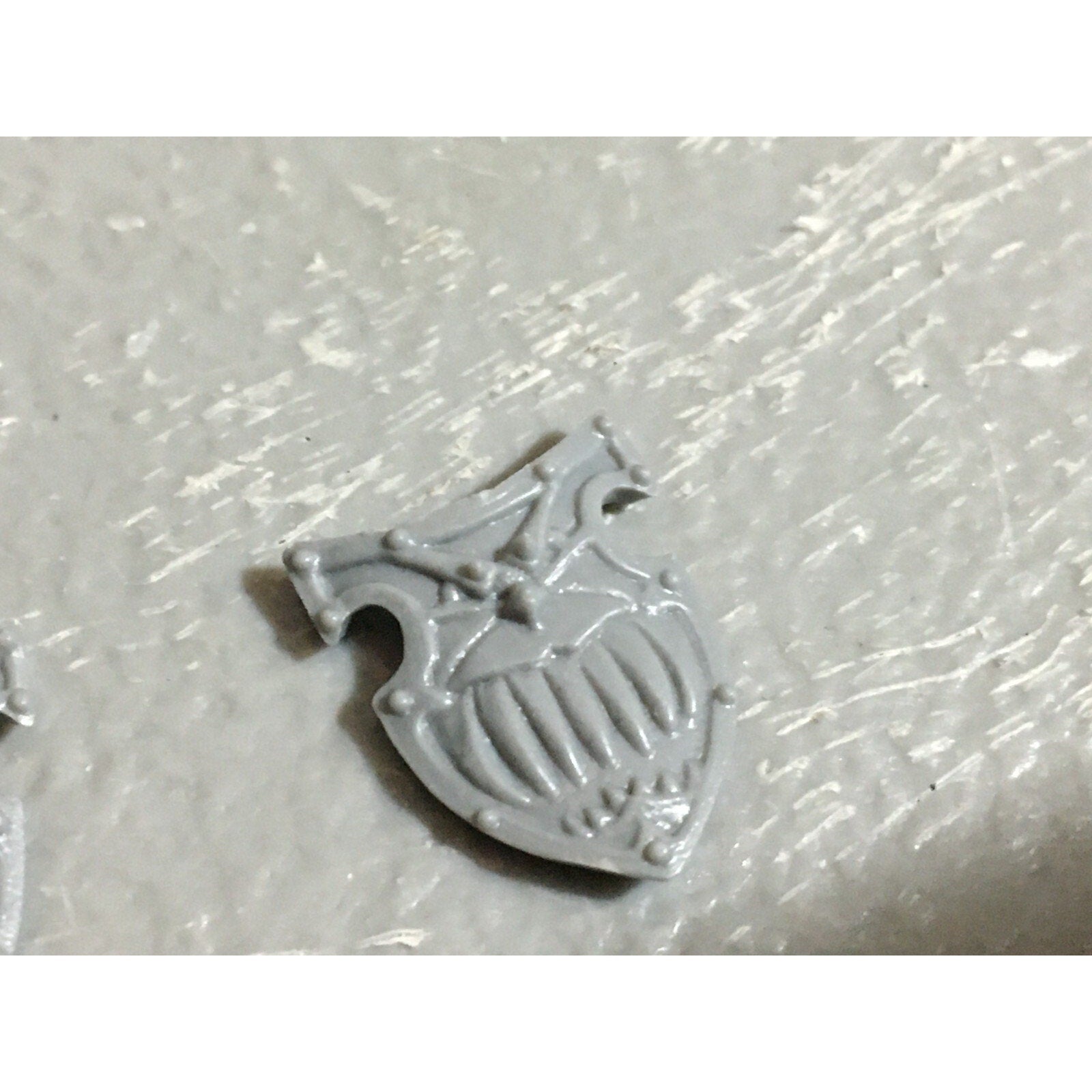 A22246 WARHAMMER FANTASY CHAOS MORTALS BITS LOT WARRIORS KNIGHTS SHIELDS GW OOP