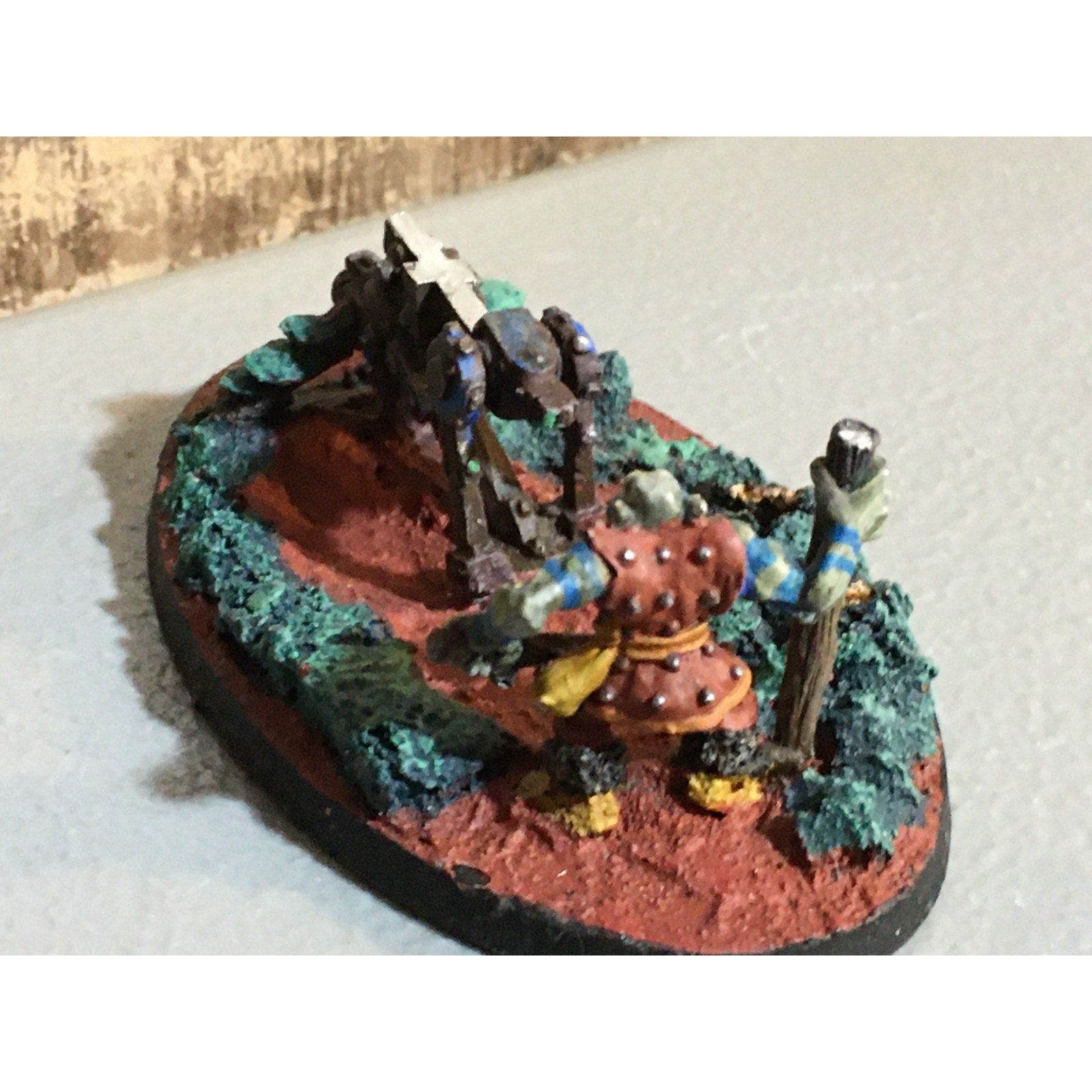 A32476 WARHAMMER FANTASY METAL ORCS GOBLINS SPEAR CHUKKA PAINT BASE