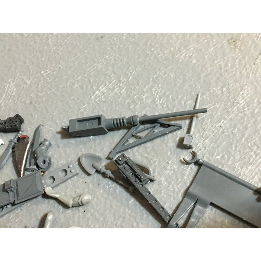 A23485 WARHAMMER 40K BITS LOT MIXED VEHICLE TANK WEAPON GAMES WORKSHOP GW