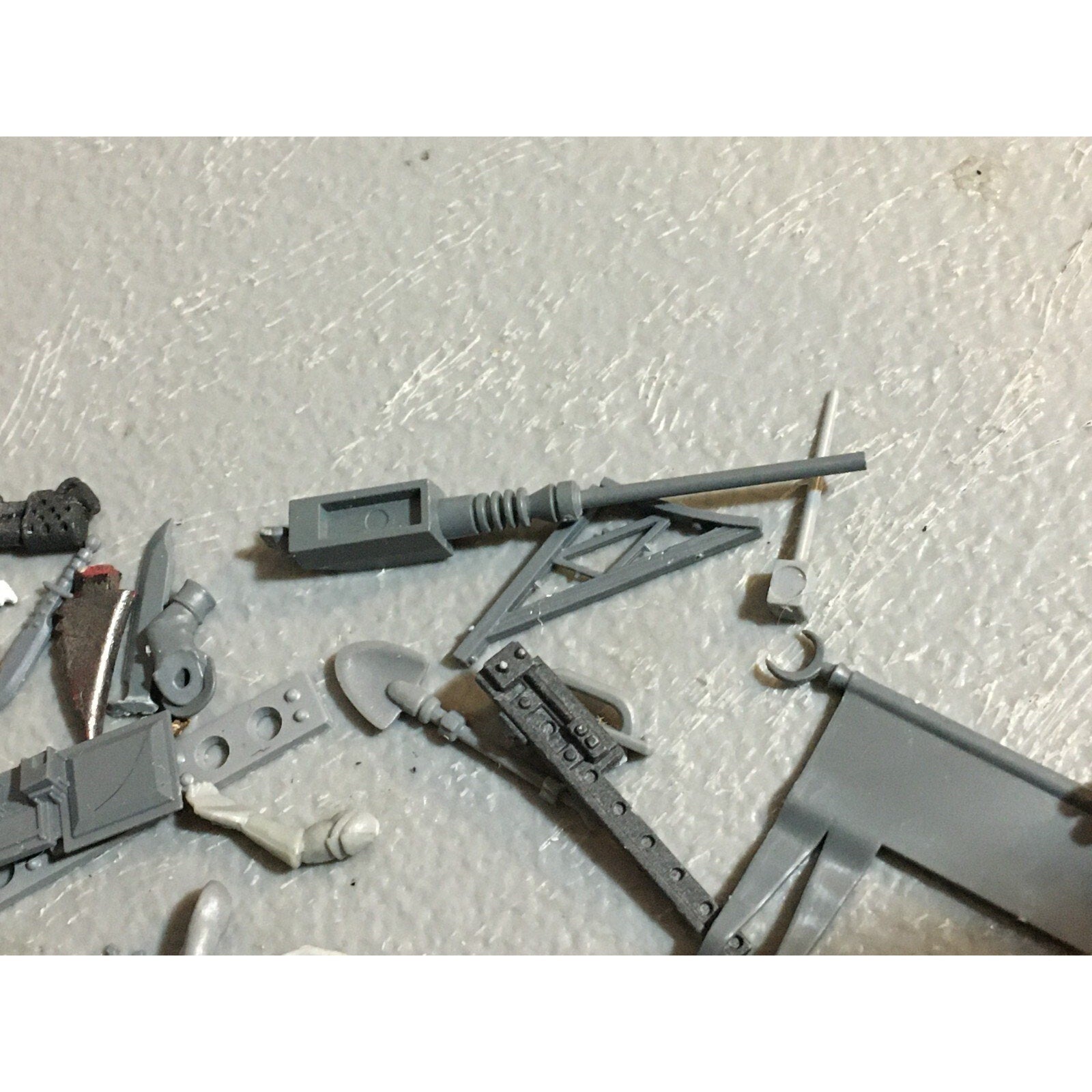 A23485 WARHAMMER 40K BITS LOT MIXED VEHICLE TANK WEAPON GAMES WORKSHOP GW