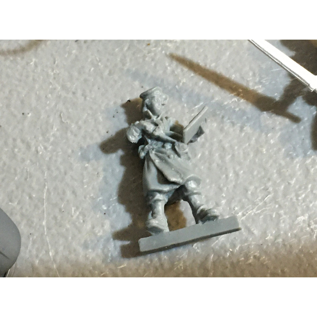 A32550 UNKNOWN MINIATURES PLASTIC INCOMPLETE LOT WARRIOR SOLDIER