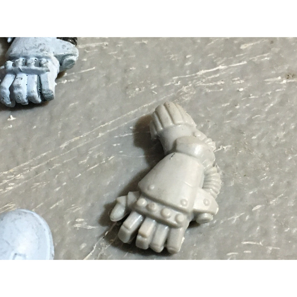 A22971 WARHAMMER 40K SPACE MARINES BITS LOT CHAINSWORD POWER FIST GAMES WORKSHOP