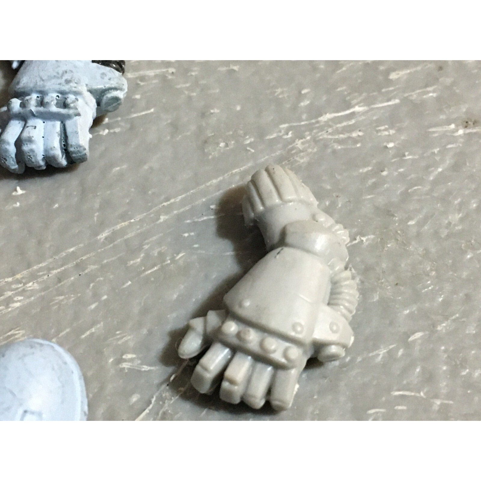 A22971 WARHAMMER 40K SPACE MARINES BITS LOT CHAINSWORD POWER FIST GAMES WORKSHOP