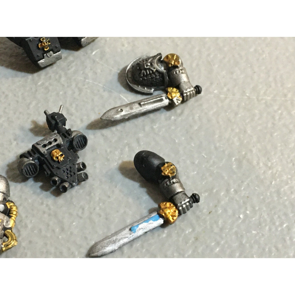 A33581 WARHAMMER 40K SPACE MARINES BITS LOT JUMP LEGS CHEST ARMS GW