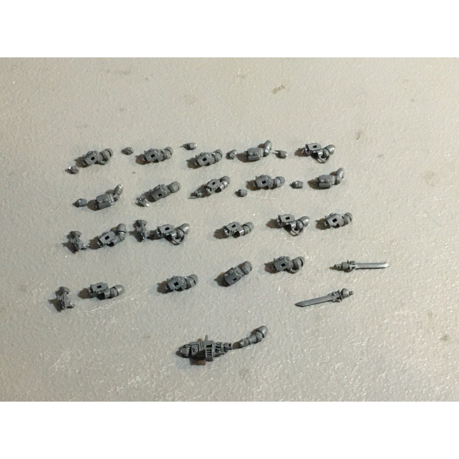 A29906 WARHAMMER 40K GREY KNIGHTS BITS LOT STRIKE ARMS STORM BOLTER SWORD CANNON
