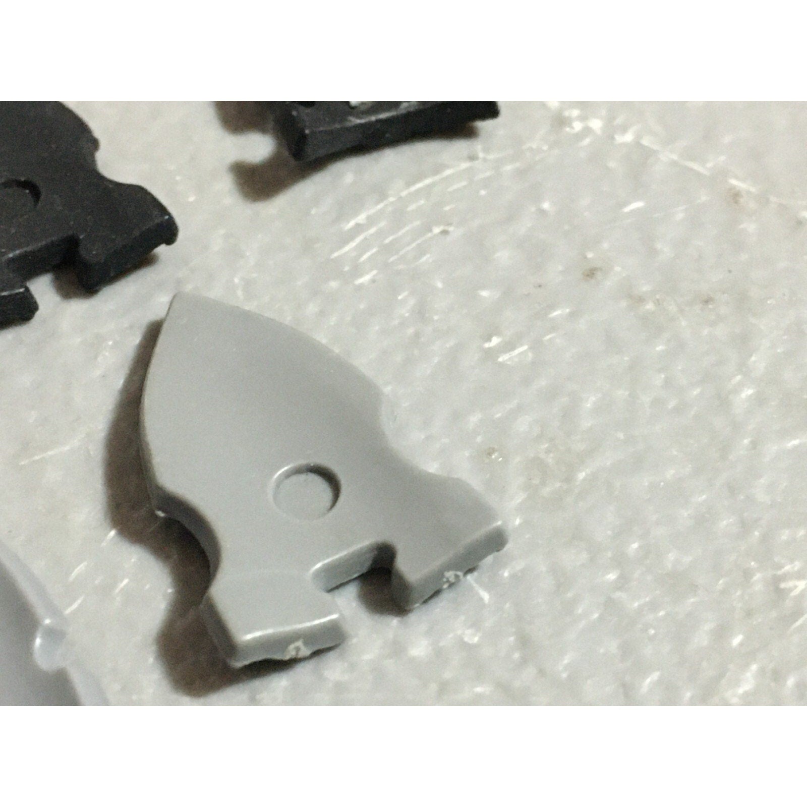 A22248 WARHAMMER FANTASY CHAOS MORTALS BITS LOT WARRIORS KNIGHTS SHIELDS GW OOP