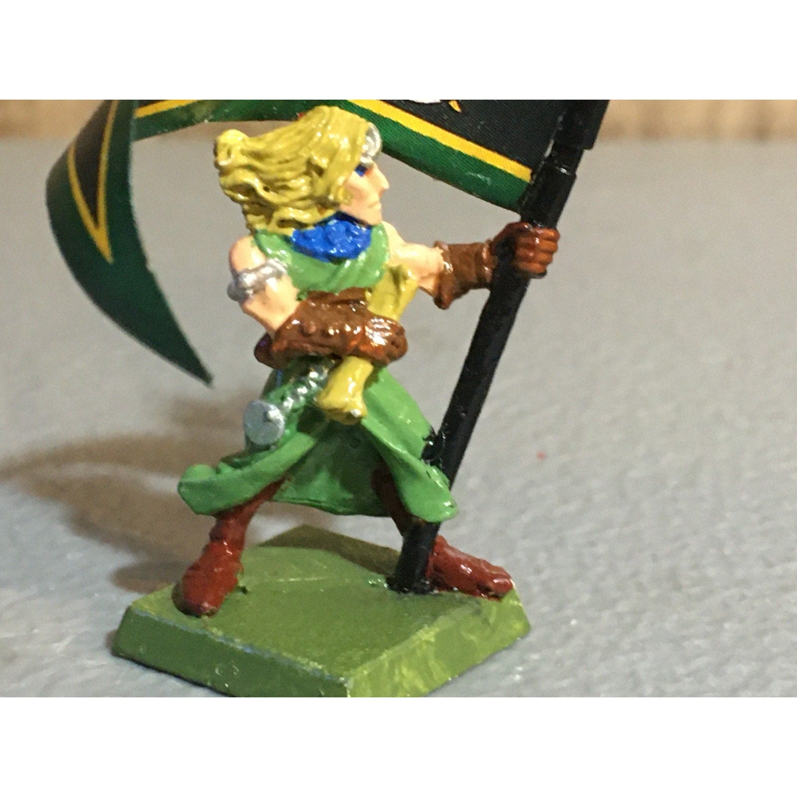 A24674 WARHAMMER FANTASY WOOD ELVES MOON STANDARD METAL PAINTED GW