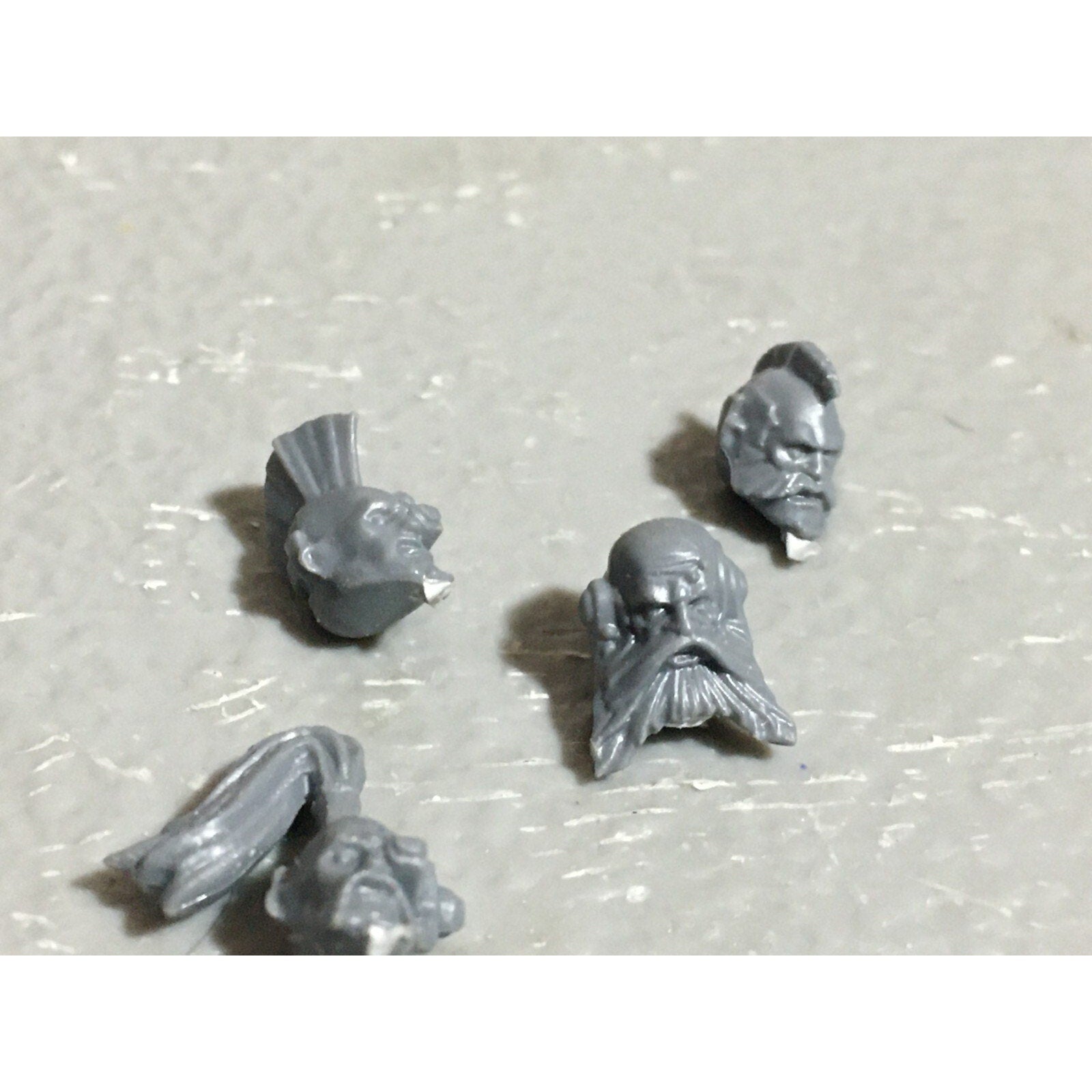 A22554 WARHAMMER 40K SPACE MARINES WOLVES BITS LOT HEADS SCOUT BROTHER GW