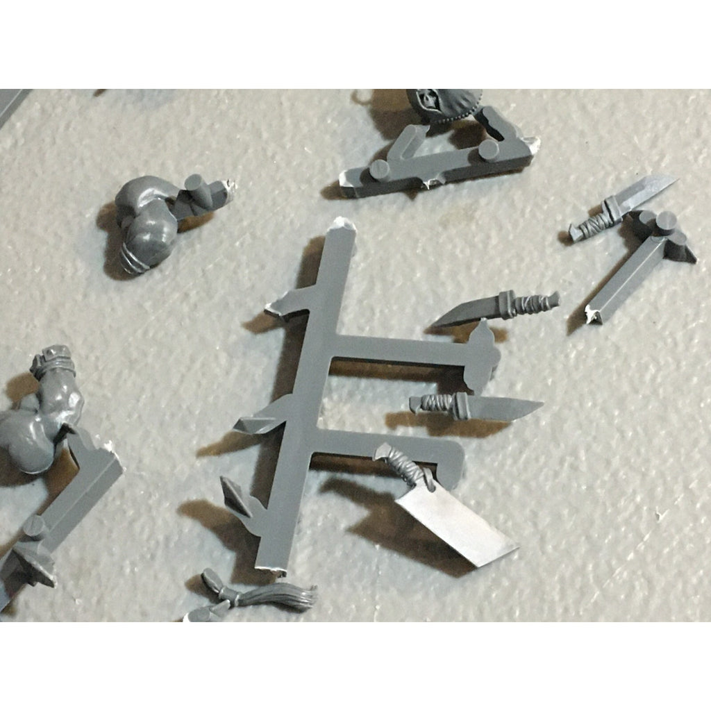 A23589 WARHAMMER AOS FANTASY OGRE KINGDOMS MAWTRIBES BITS ON SPRUE LOT ARMS EXTR