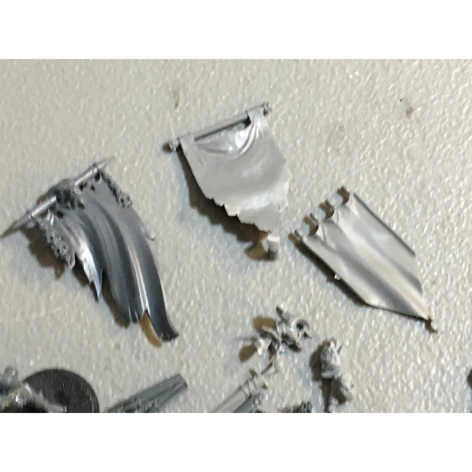 A29617 WARHAMMER FANTASY AOS MIXED BITS LOT BANNER SHIELD CLOAK GW